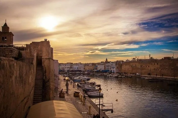 Le vieux port de Bizerte au coucher du soleil
